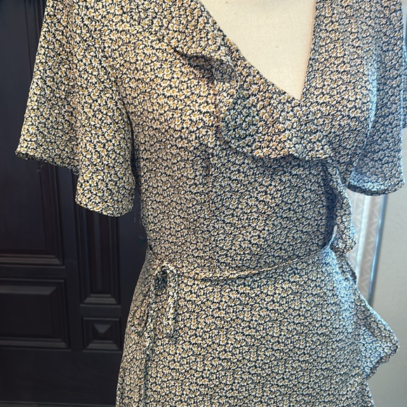 Daisy Wrap Around 40s Style Ruffle Dress - Picture 8 of 13